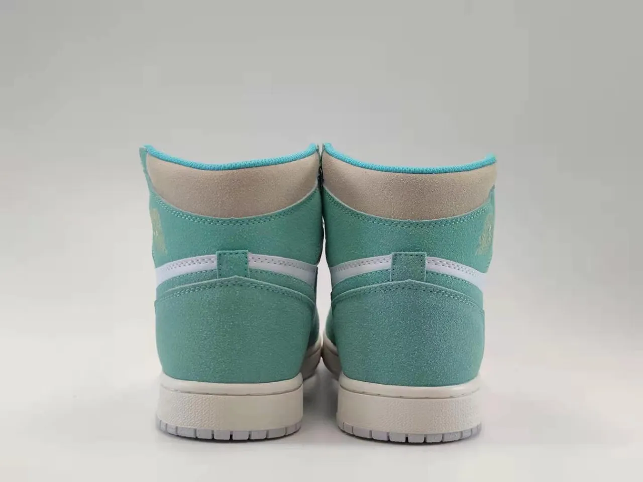 Tênis de basquete Air Jordan 1 High OG em camurça verde-menta 6