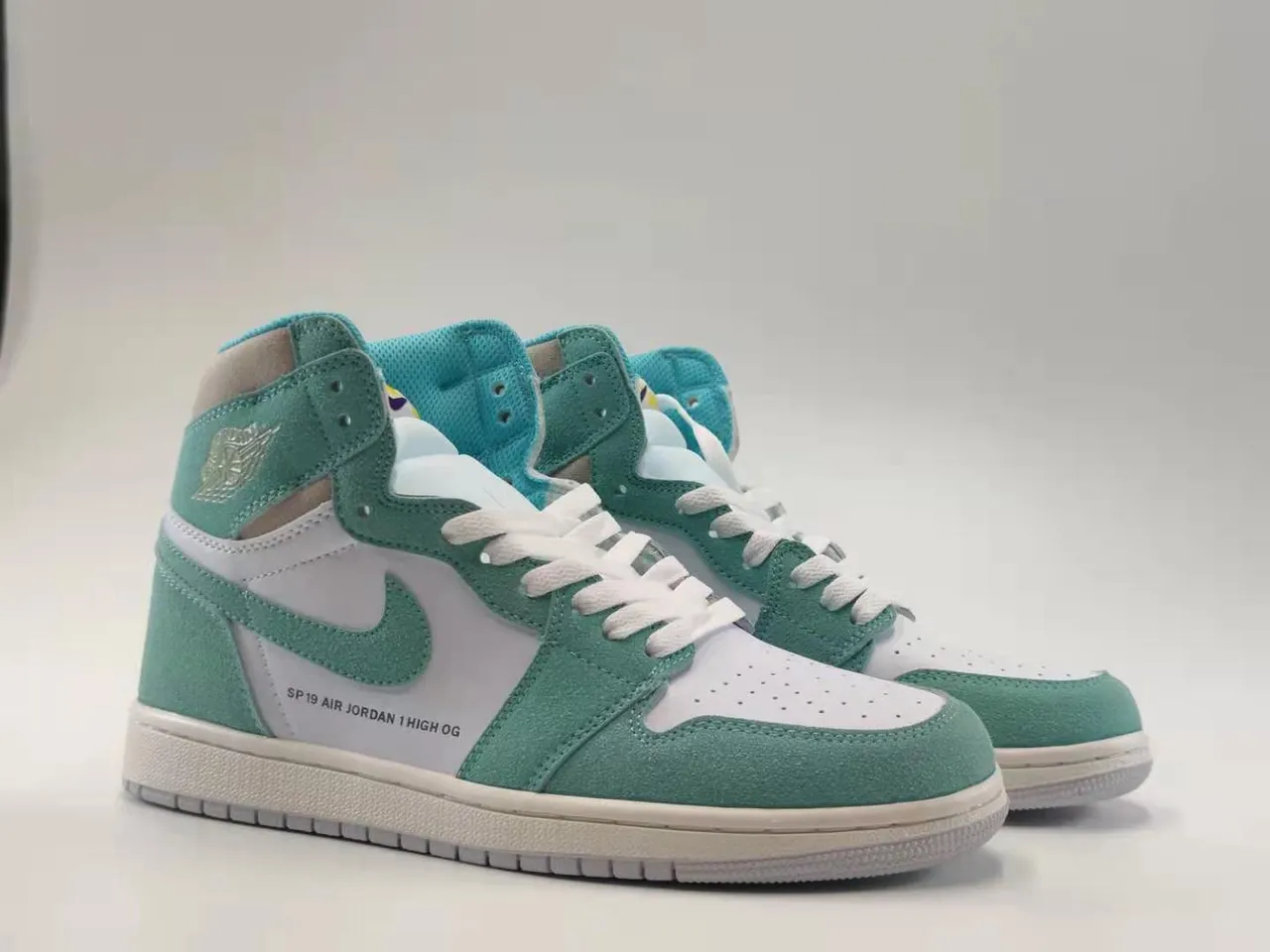Tênis de basquete Air Jordan 1 High OG em camurça verde-menta 5