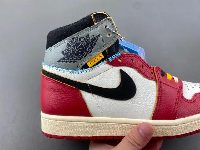 Zapatillas de baloncesto Air Jordan 1 High rojo blanco negro crema 3