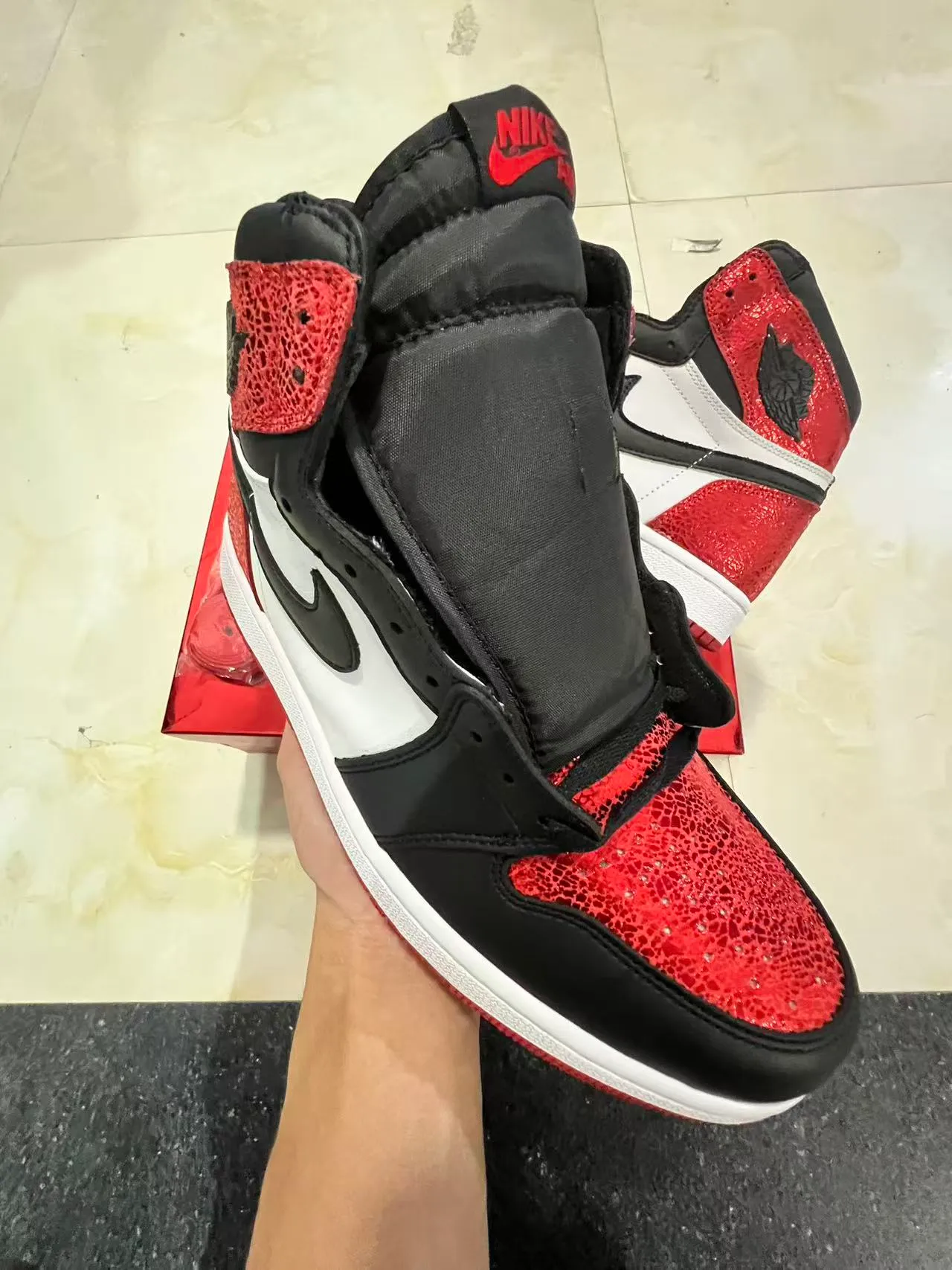 Tênis de basquete Air Jordan 1 High pele de cobra vermelho preto branco 2