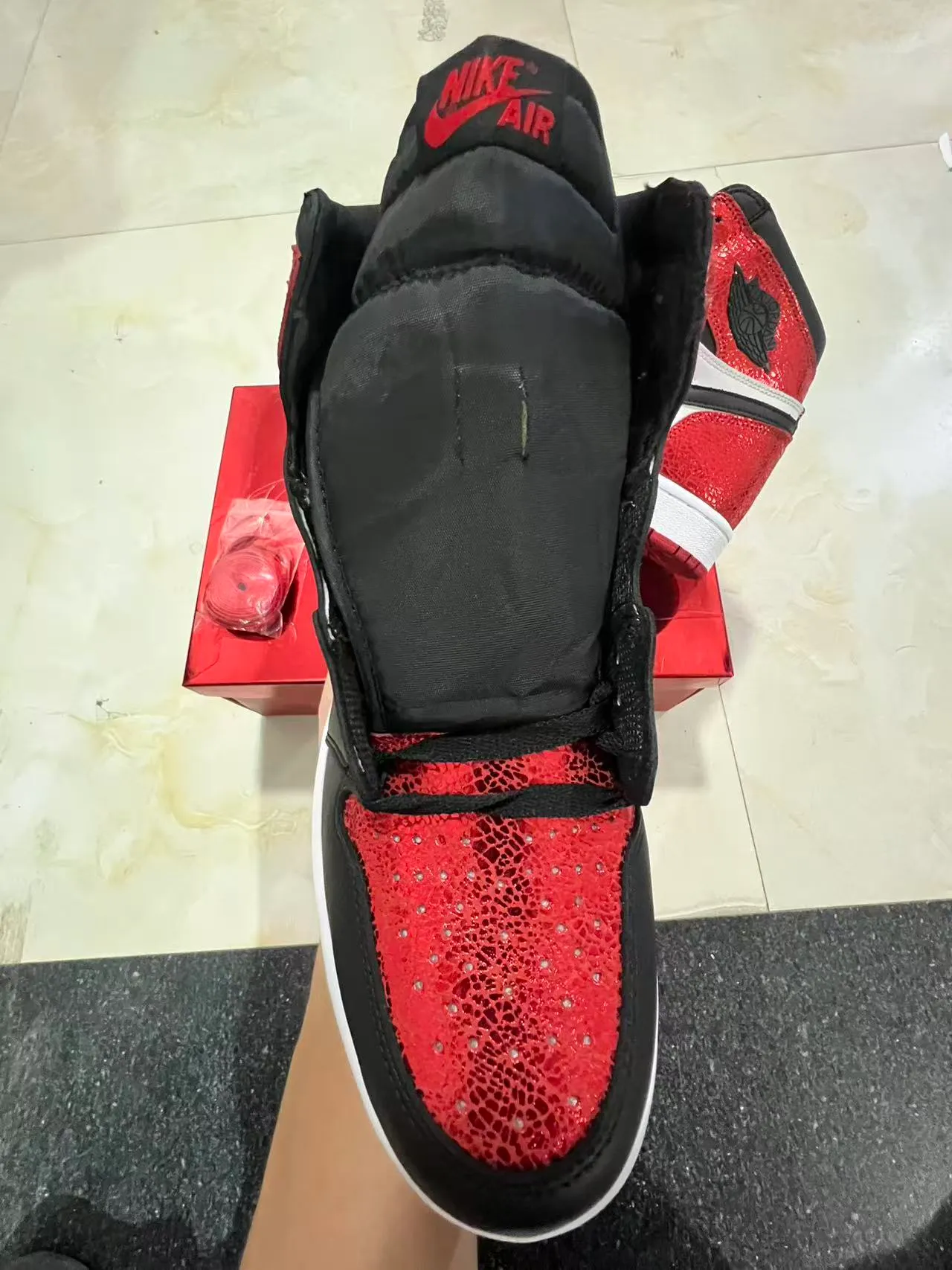 Tênis de basquete Air Jordan 1 High pele de cobra vermelho preto branco 3