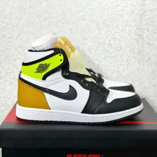 Tênis de basquete Air Jordan 1 High branco preto mostarda amarelo neon