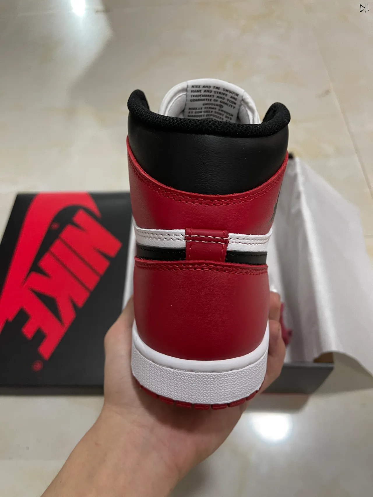 Chaussures de basketball Air Jordan 1 High blanc noir rouge 6