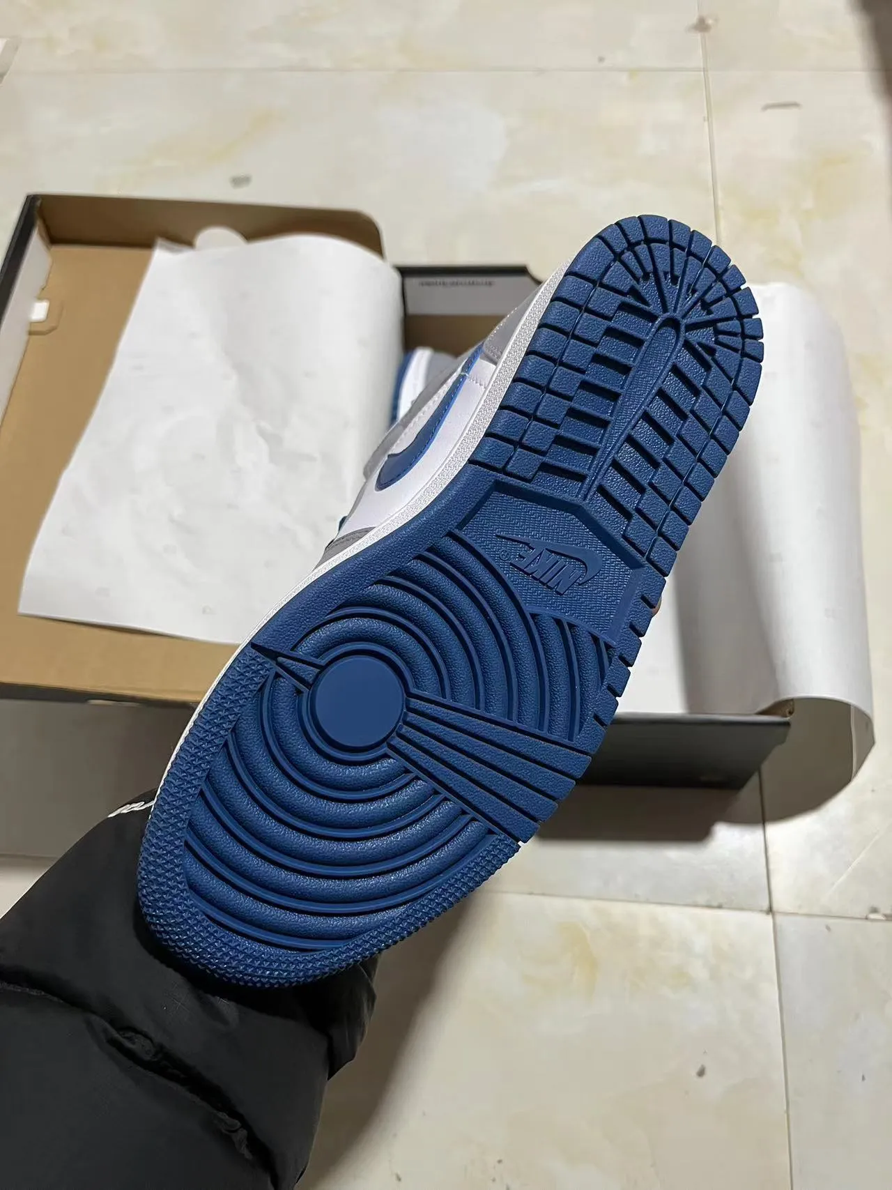 Air Jordan 1 High সাদা ধূসর নেভি বাস্কেটবল জুতা 4