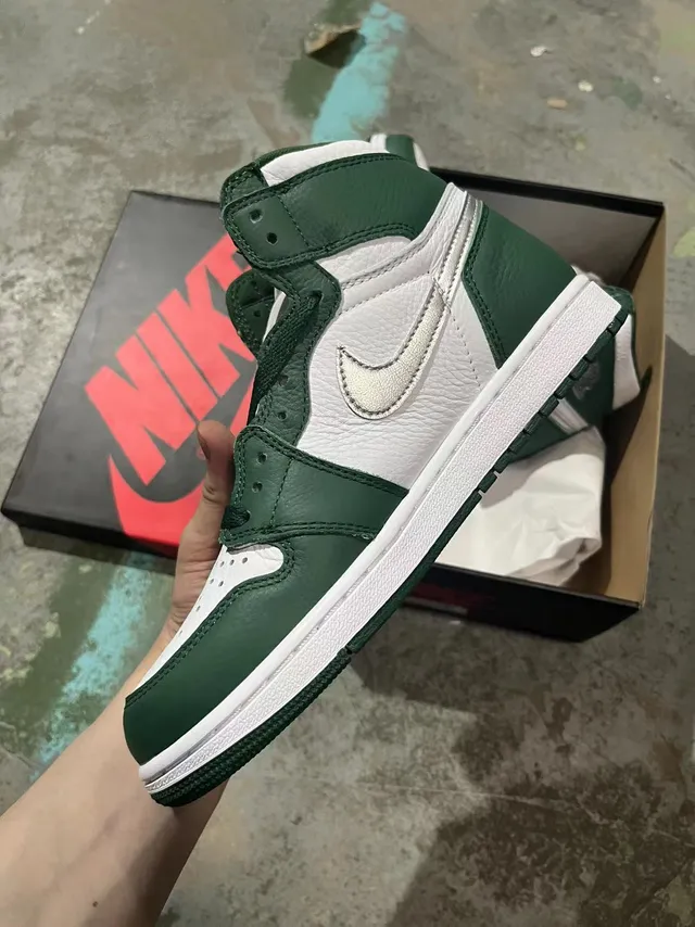 Air Jordan 1 High সাদা সবুজ মেটালিক Swoosh বাস্কেটবল জুতো 3