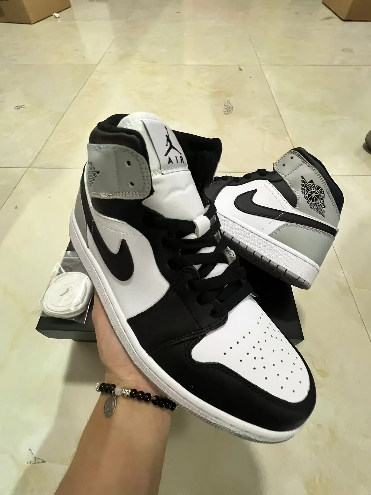 Air Jordan 1 High 狼灰黑白篮球鞋 2