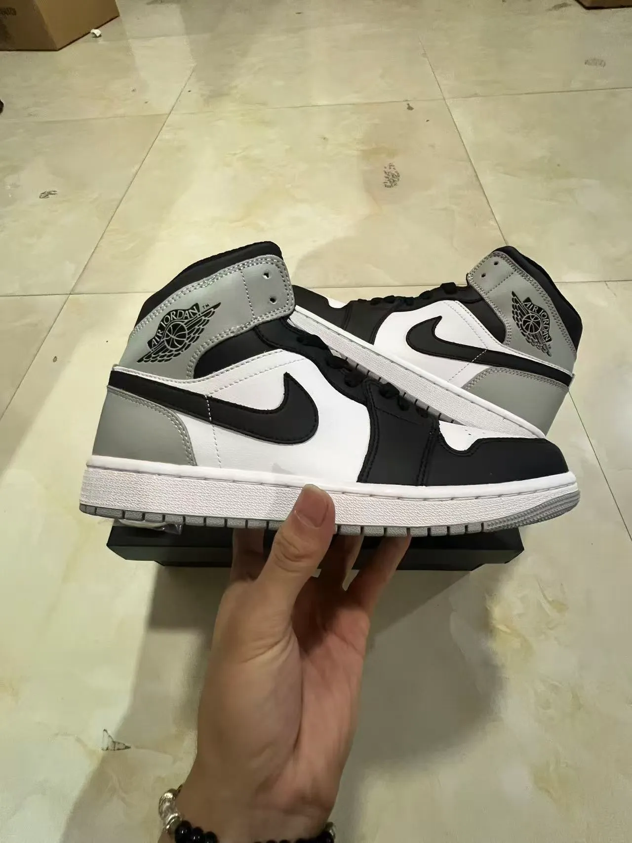 Air Jordan 1 High 狼灰黑白篮球鞋 7