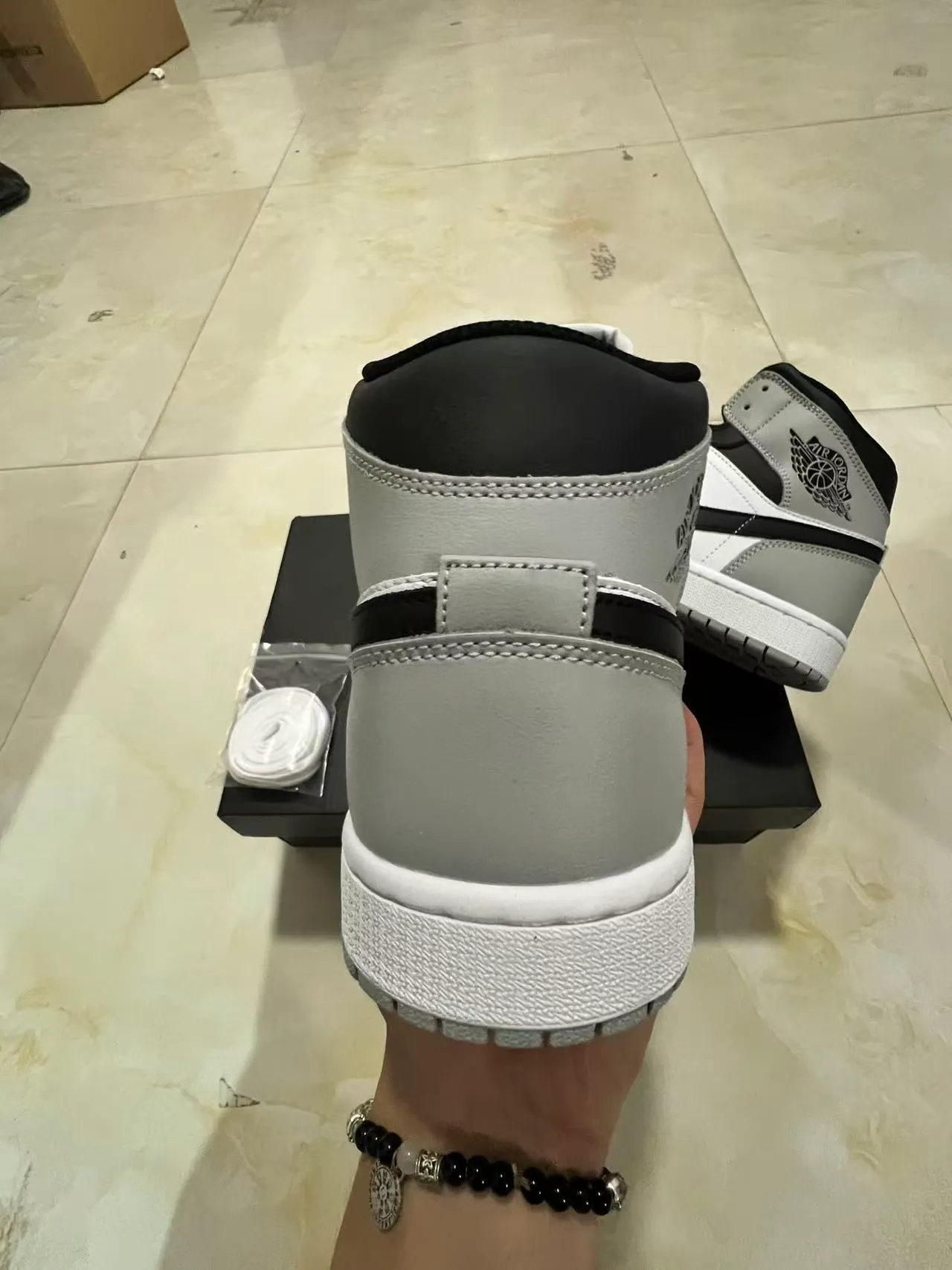 Air Jordan 1 High 狼灰黑白篮球鞋 8
