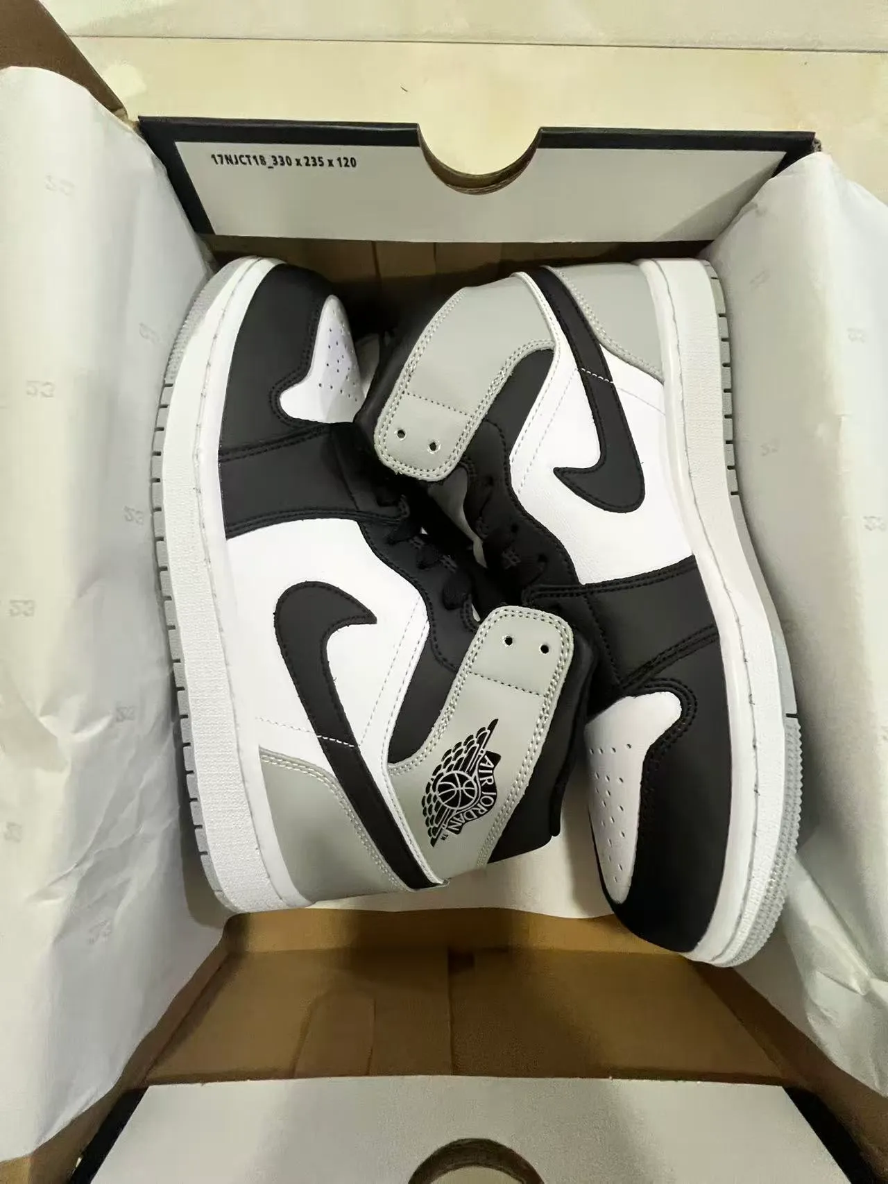 Air Jordan 1 High 狼灰黑白篮球鞋 9