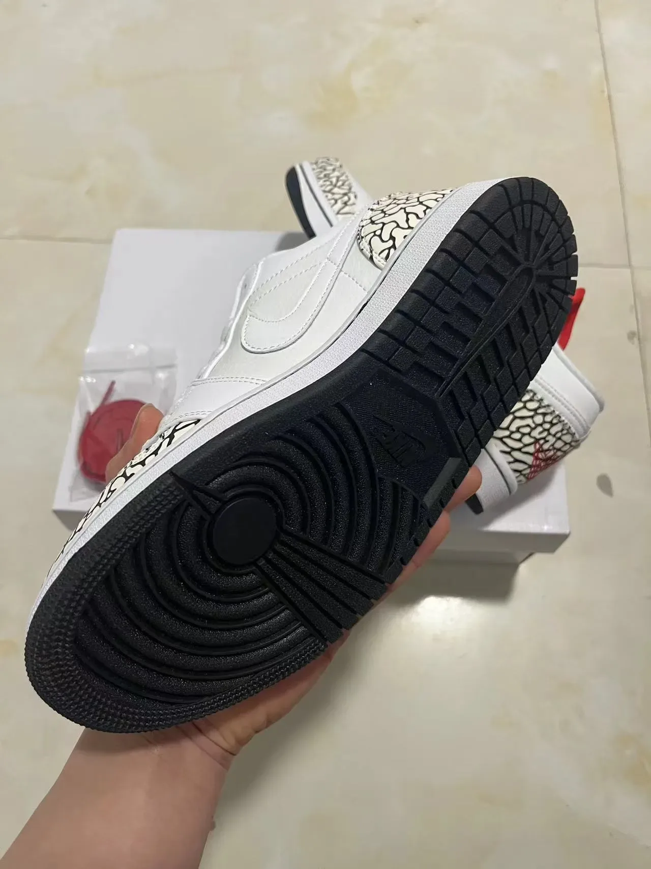 Air Jordan 1 Low Elephant Print Blanco Negro Rojo Zapatillas Lifestyle 6