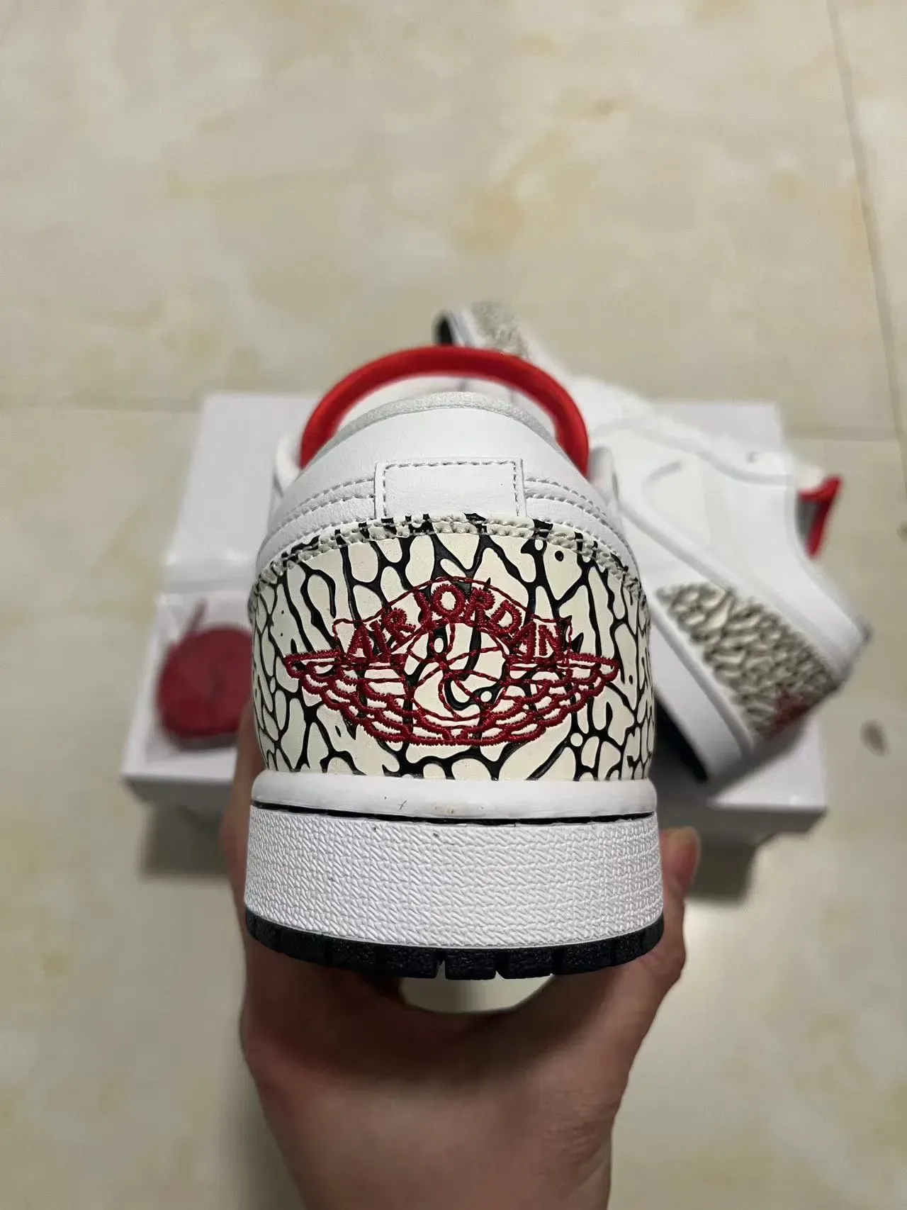 Air Jordan 1 Low Elephant Print Blanco Negro Rojo Zapatillas Lifestyle 8