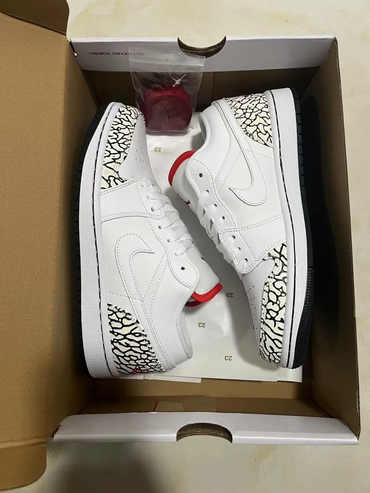 Air Jordan 1 Low Elephant Print Blanco Negro Rojo Zapatillas Lifestyle 11