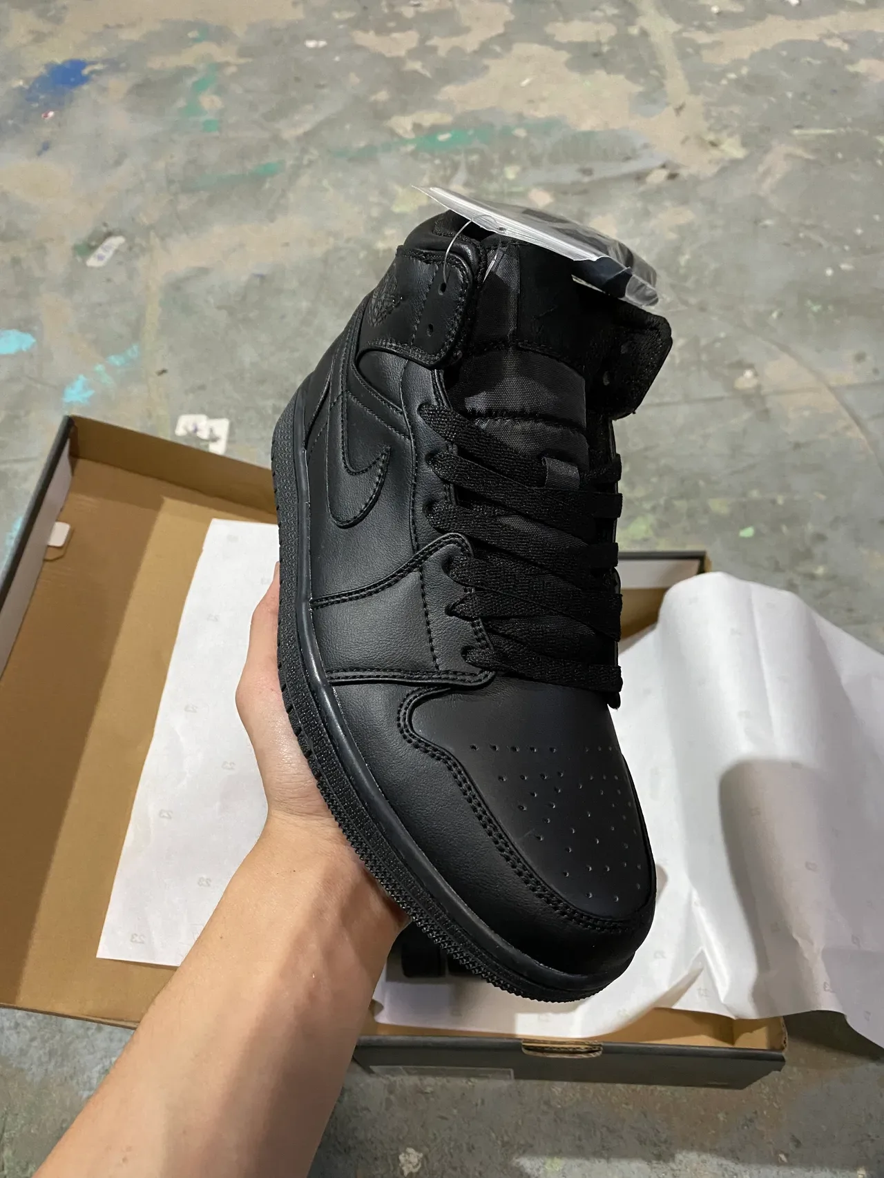 Air Jordan 1 全黑真皮高帮篮球鞋 2
