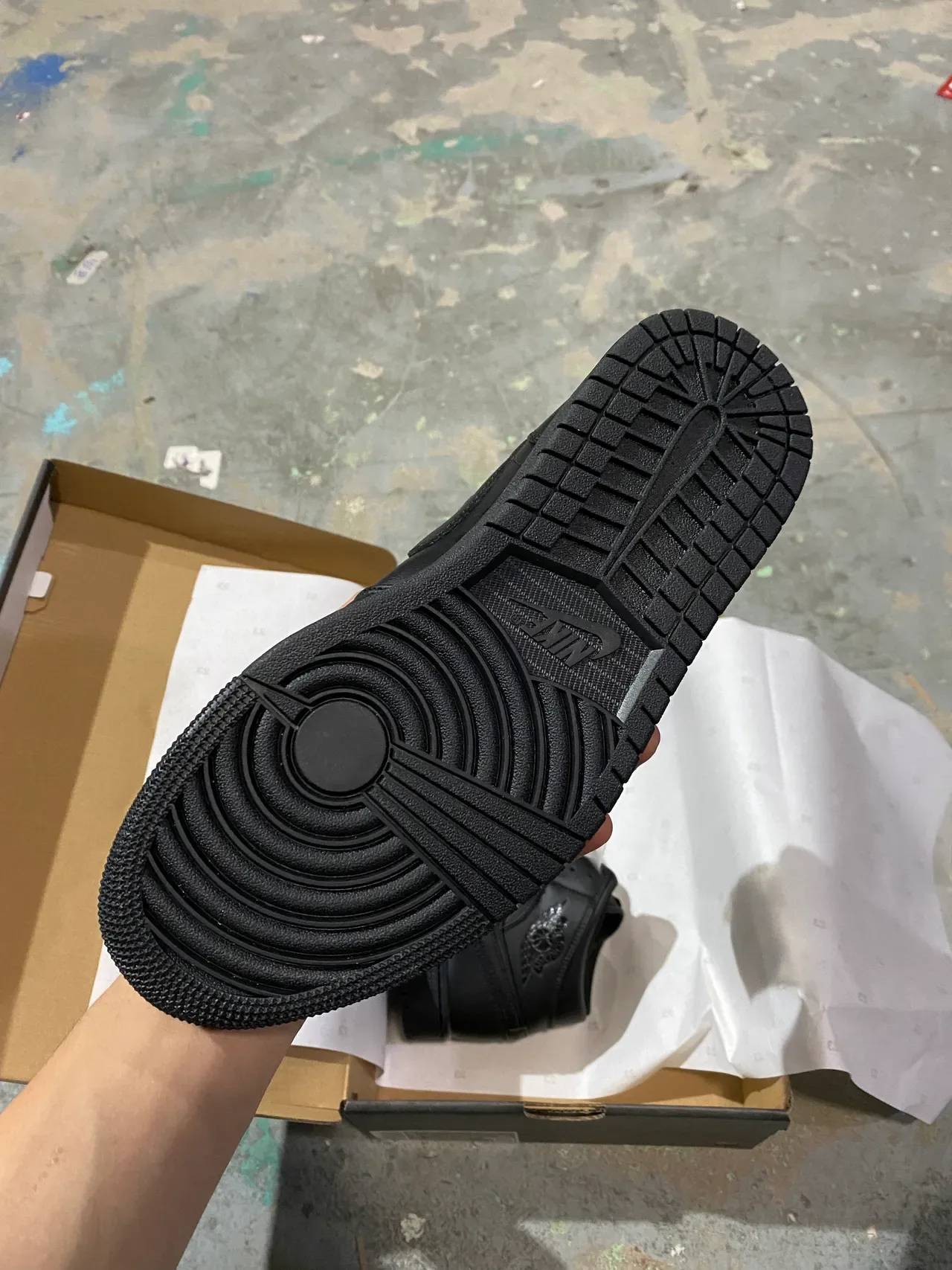 Air Jordan 1 全黑真皮高帮篮球鞋 5