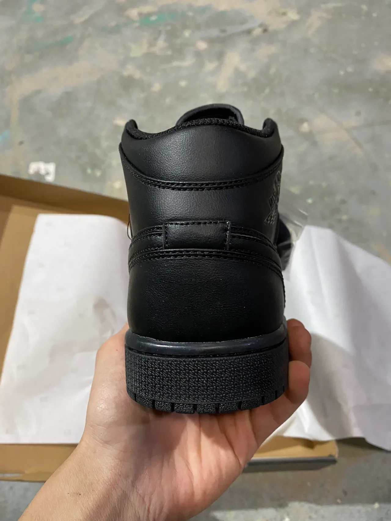 Air Jordan 1 全黑真皮高帮篮球鞋 6