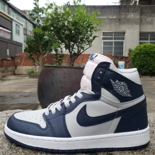 Air Jordan 1 नेवी और ग्रे हाई-टॉप बास्केटबॉल जूते