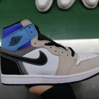 Air Jordan 1 أحذية كرة السلة أبيض بيج عالية متعددة اللوحات جلدية