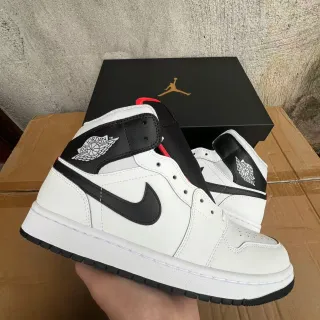 Air Jordan 1 白黑红篮球鞋