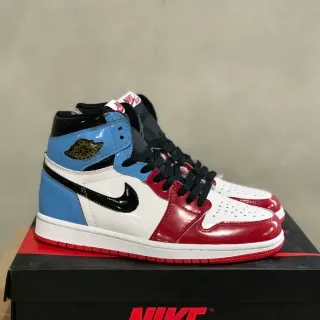 Air Jordan 1 Branco e Vermelho High Top Couro Patentado Tênis de Basquete