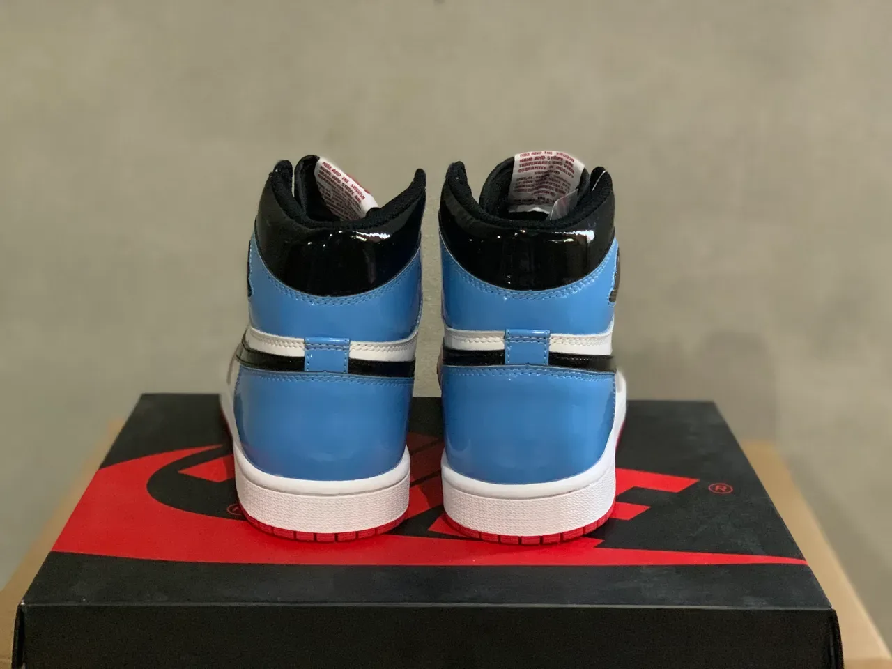 Air Jordan 1 Blanc Rouge Hautes Cuir Patenté Chaussures de Basket 3