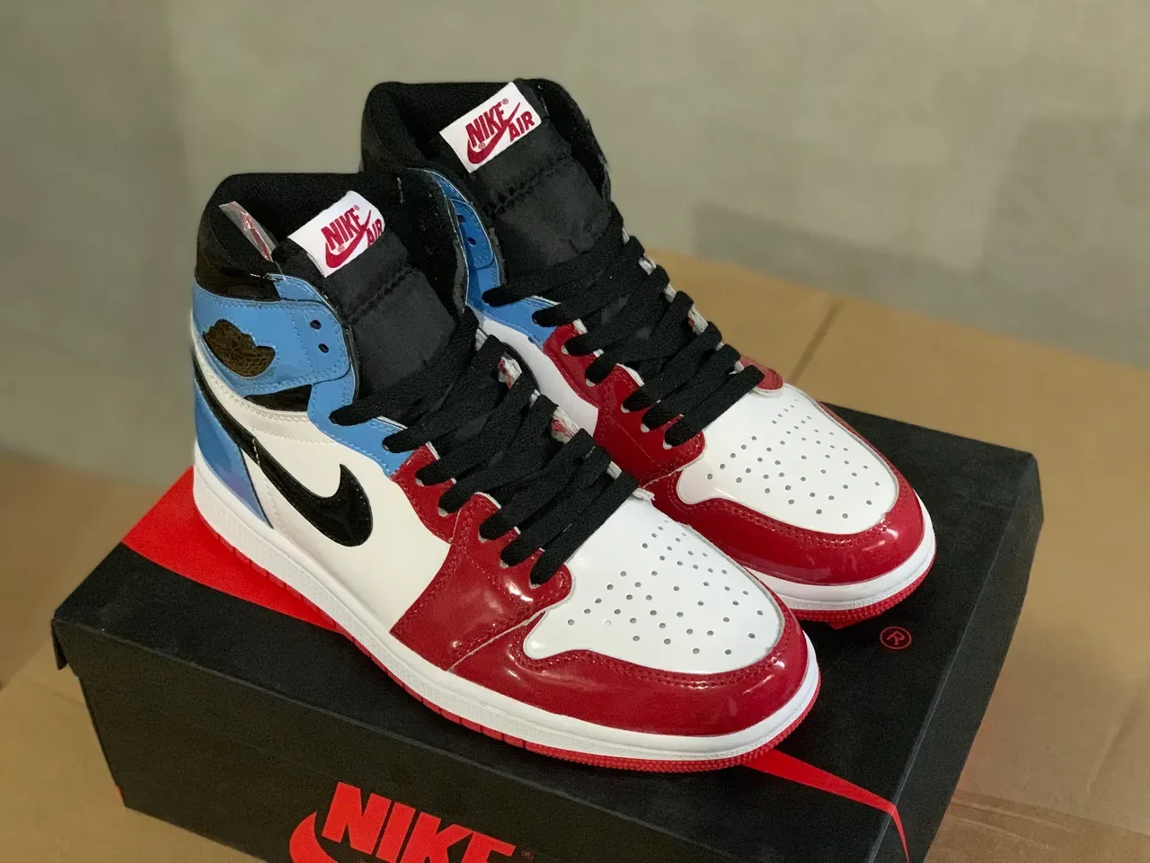 Air Jordan 1 Blanc Rouge Hautes Cuir Patenté Chaussures de Basket 5