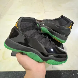 Tênis de basquete Air Jordan 11 preto verde dourado