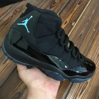Air Jordan 11 黑色浅蓝色 Jumpman 篮球鞋