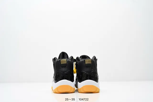 Air Jordan 11 काले पेटेंट लेदर गम बास्केटबॉल जूते 10