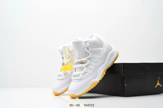 Air Jordan 11 काले पेटेंट लेदर गम बास्केटबॉल जूते 15