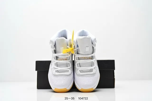 Air Jordan 11 काले पेटेंट लेदर गम बास्केटबॉल जूते 17