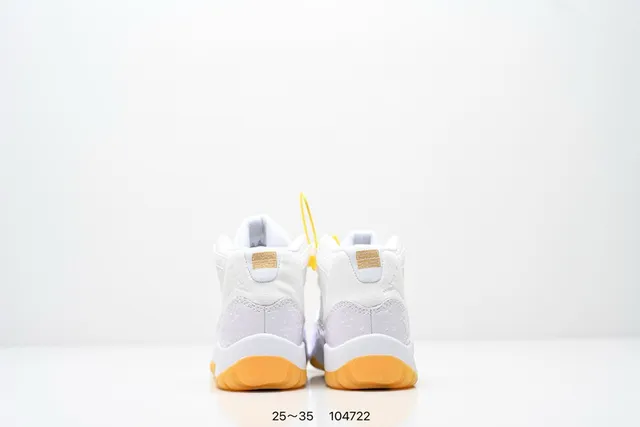 Air Jordan 11 काले पेटेंट लेदर गम बास्केटबॉल जूते 18