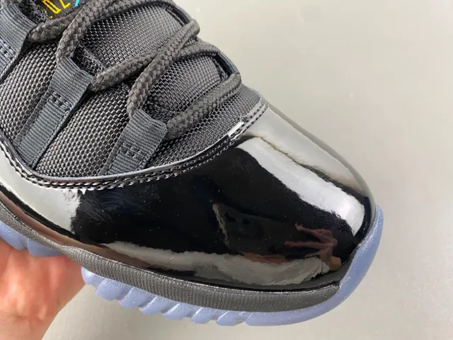 Air Jordan 11 काले पेटेंट लेदर आइस ब्लू बास्केटबॉल जूते 2