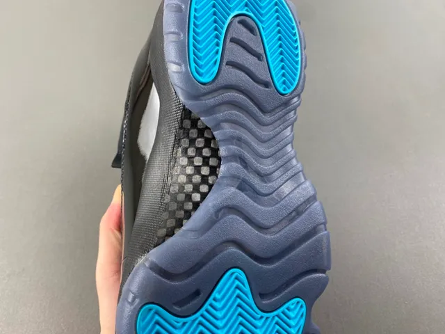 Air Jordan 11 काले पेटेंट लेदर आइस ब्लू बास्केटबॉल जूते 8