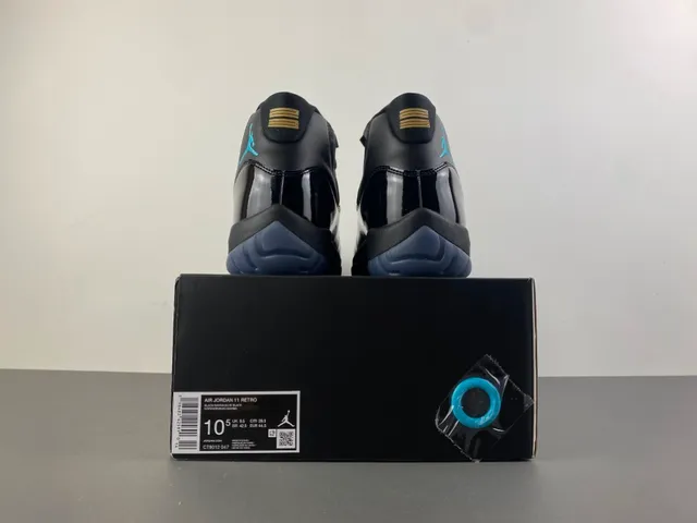 Air Jordan 11 काले पेटेंट लेदर आइस ब्लू बास्केटबॉल जूते 17
