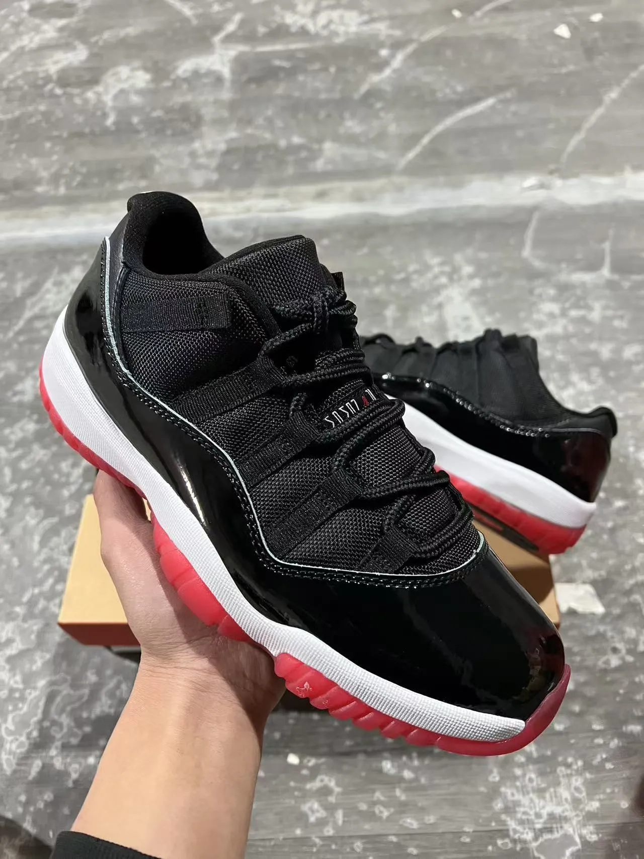 Air Jordan 11 Preto Branco Vermelho Tênis de Basquete 2