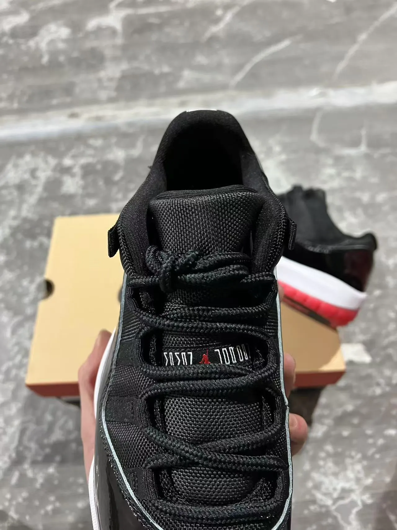 Air Jordan 11 Preto Branco Vermelho Tênis de Basquete 4