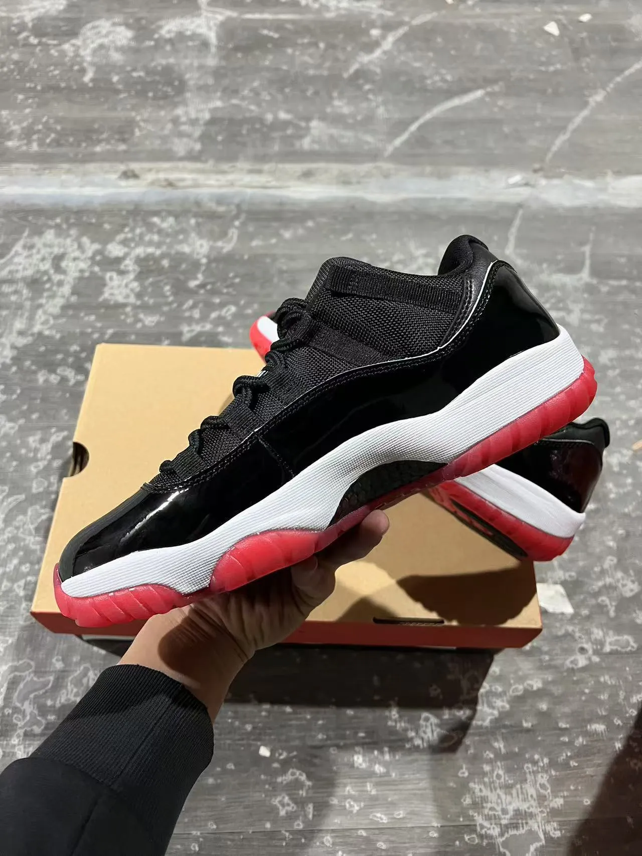 Air Jordan 11 Preto Branco Vermelho Tênis de Basquete 5