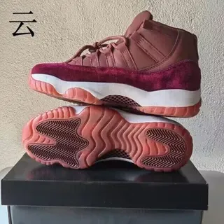 Air Jordan 11 酒红色天鹅绒高帮篮球鞋