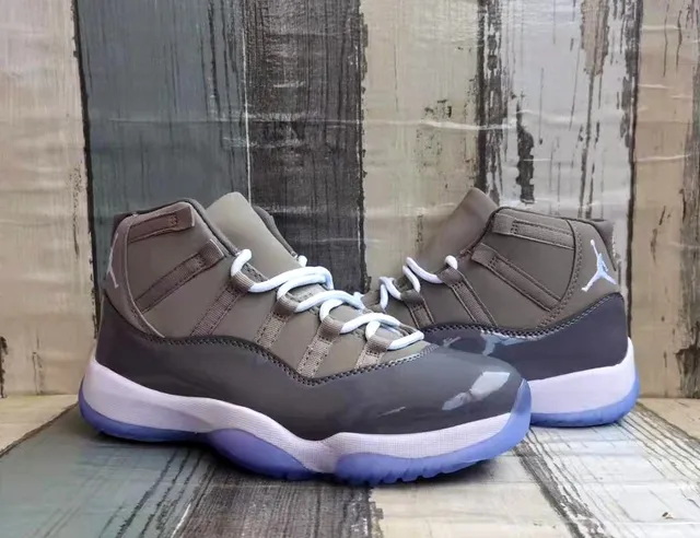 Zapatillas de baloncesto Air Jordan 11 gris y morado con suela translúcida 2