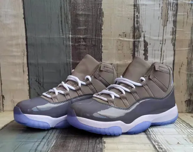Zapatillas de baloncesto Air Jordan 11 gris y morado con suela translúcida 6