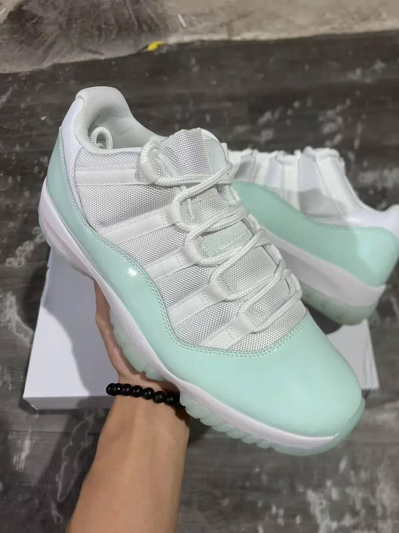 Air Jordan 11 Verde Menta Couro Patentado Tênis de Basquete 2