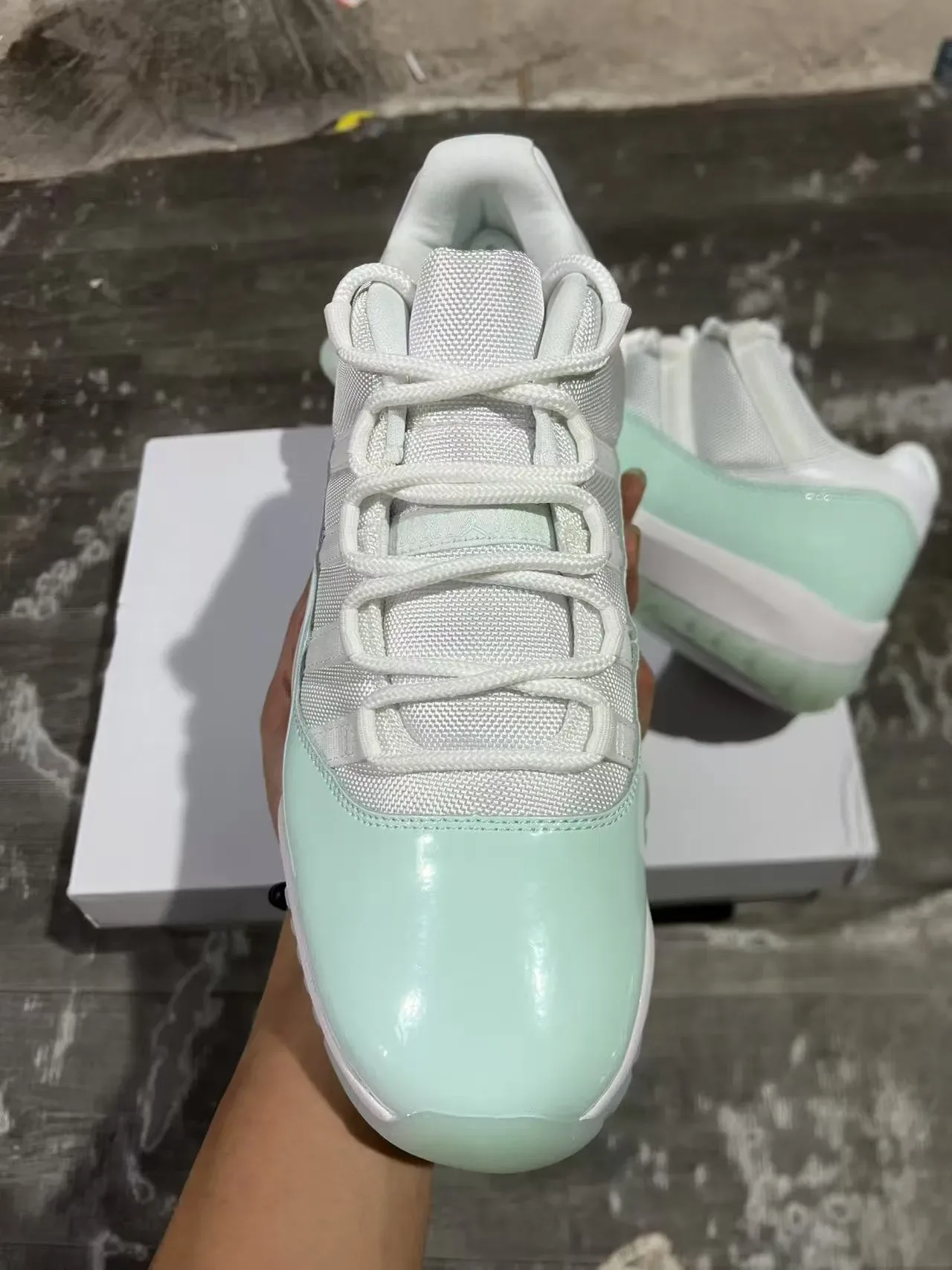 Air Jordan 11 Verde Menta Couro Patentado Tênis de Basquete 3