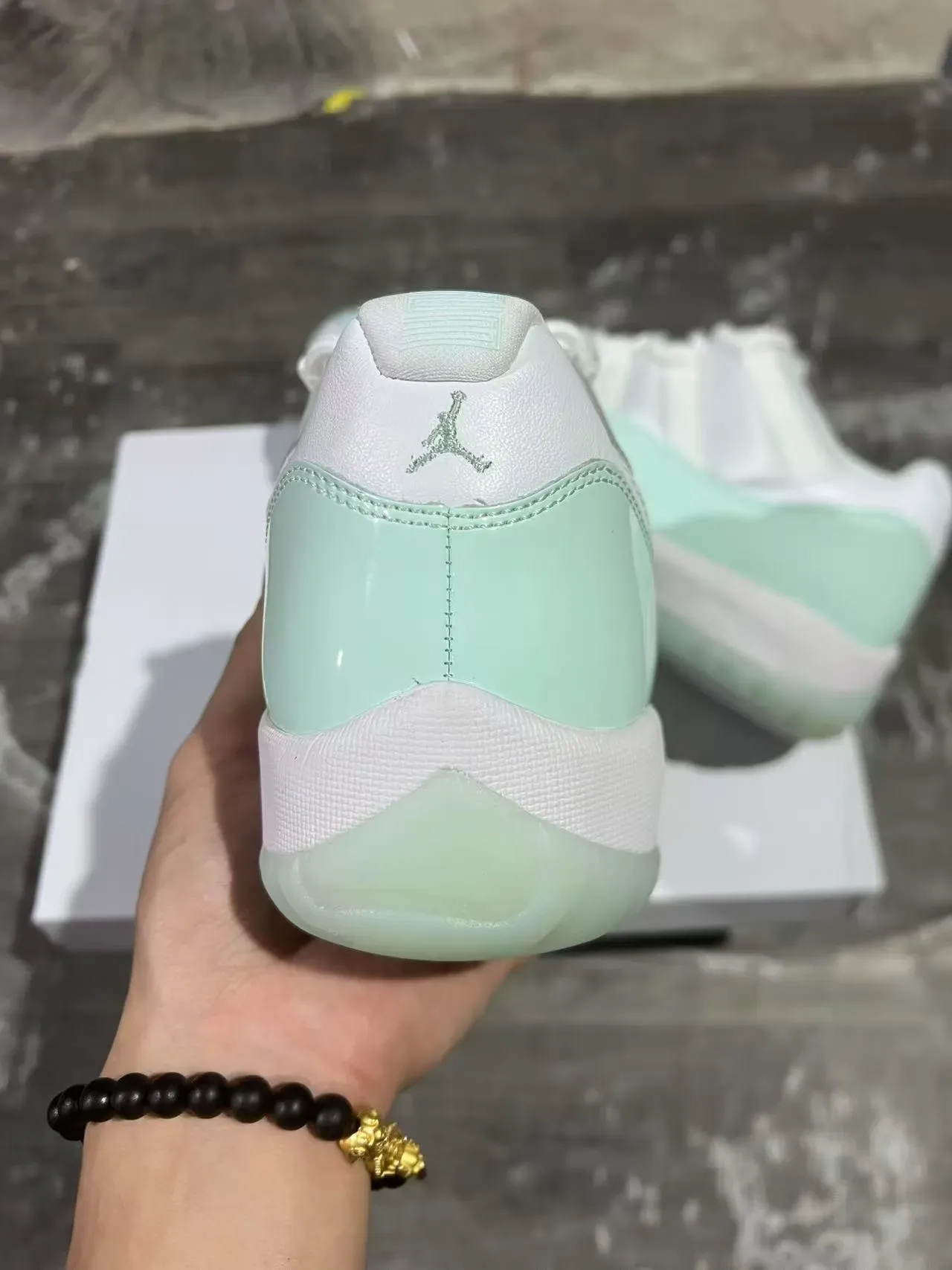 Air Jordan 11 Verde Menta Couro Patentado Tênis de Basquete 8