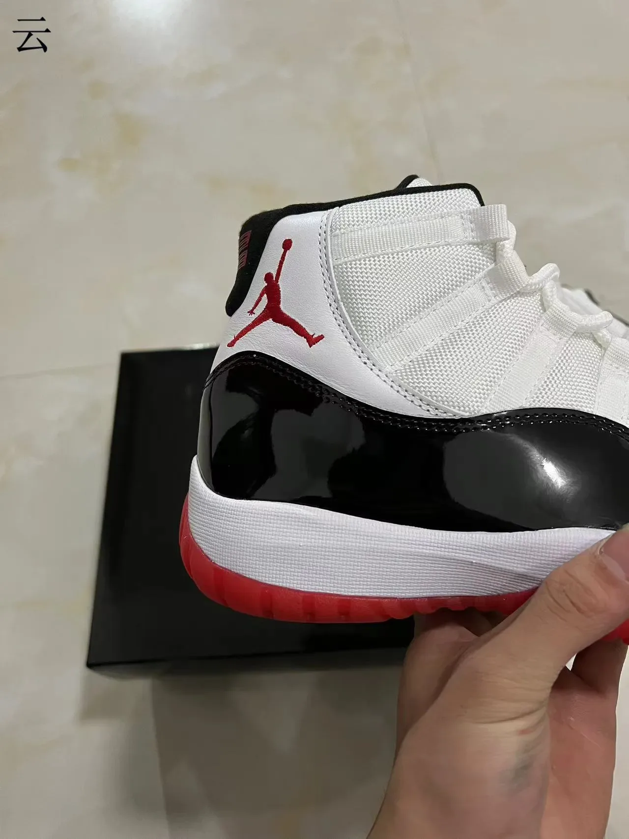 Air Jordan 11 白黑红篮球鞋 7