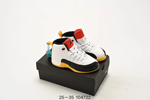 Chaussures de basketball pour enfants Air Jordan 12 noir et jaune 4