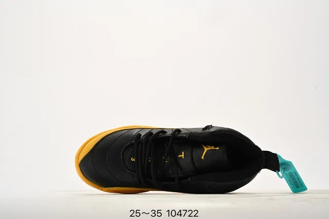 Chaussures de basketball pour enfants Air Jordan 12 noir et jaune 9