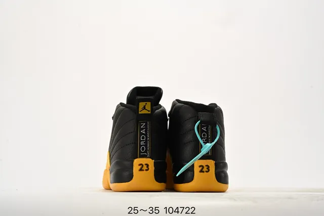 Chaussures de basketball pour enfants Air Jordan 12 noir et jaune 11
