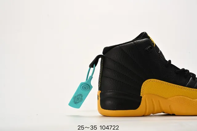 Chaussures de basketball pour enfants Air Jordan 12 noir et jaune 12