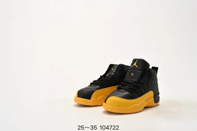 Chaussures de basketball pour enfants Air Jordan 12 noir et jaune 15