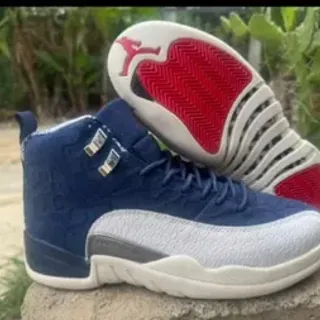 Tênis de basquete Air Jordan 12 azul-marinho, branco e vermelho